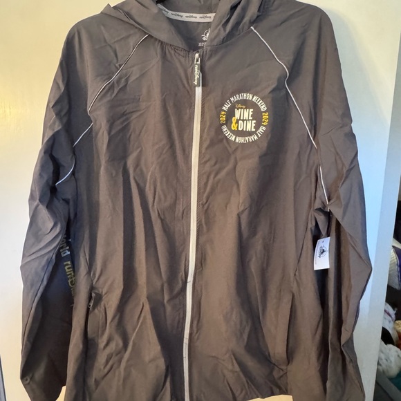 RunDisney Wine and Dine 13.1 (half) bundle - Picture 6 of 11